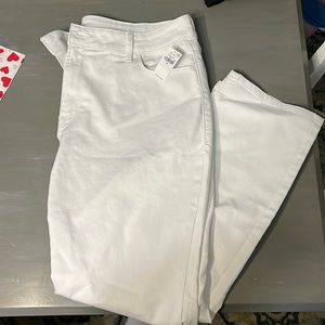 Old Navy White Jeans- high rise WOW STRAIGHT